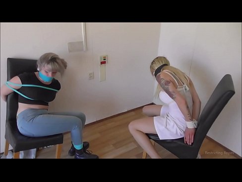 ❤️ Giyohvand / bog'langan va gagged / qayg'u ichida qiz Anal videoda bizda ️❤