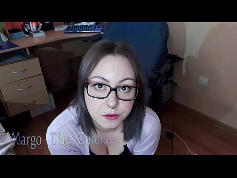 ❤️ Ko'zoynakli seksual qiz kamerada Dildoni chuqur so'radi Anal videoda bizda ️❤